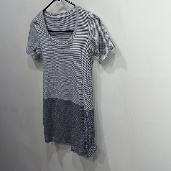 Lululemon size 4  shirt - Picture 2 of 5